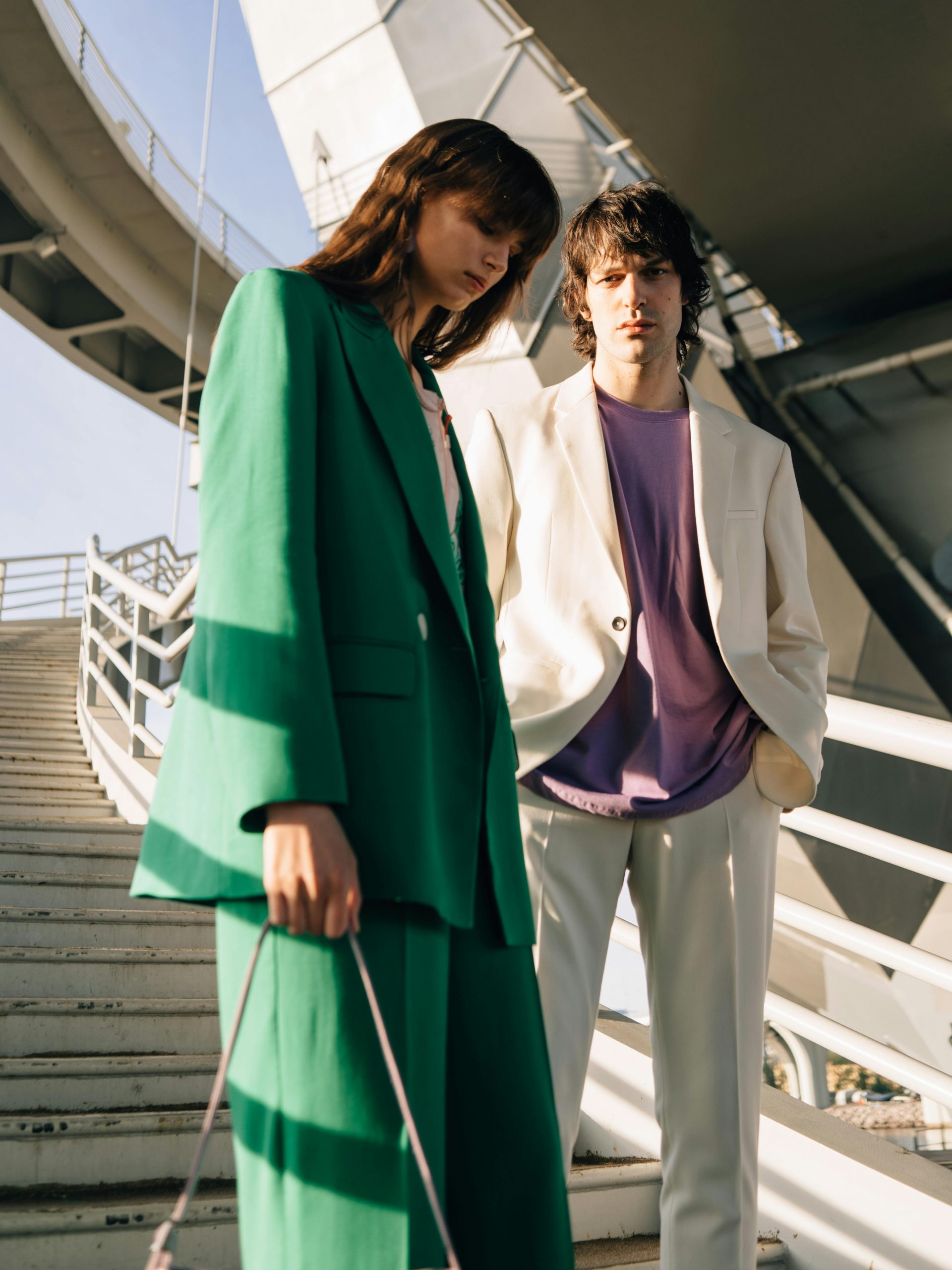Deux mannequins en total look vert et mauve